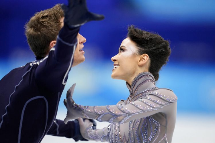 Ice dancers propel US to 1st Olympic silver in teams